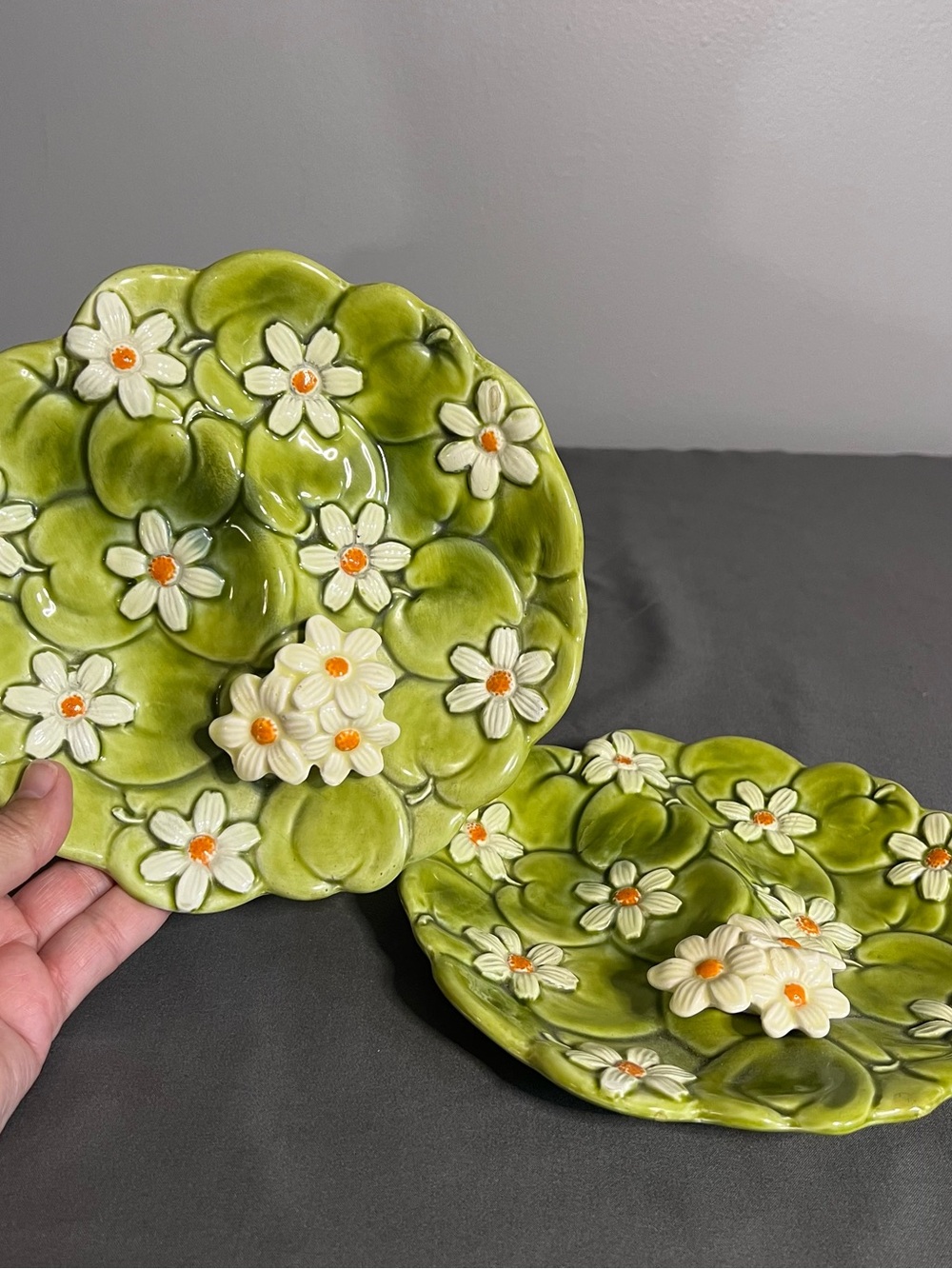 VTG Pair Of Inarco Green Apples & Daisy Divided Relish Dish E-2868 7.5” Kitschy